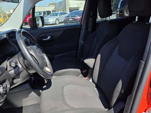 Used 2015 Jeep Renegade Latitude w/ Popular Equipment Group image 17