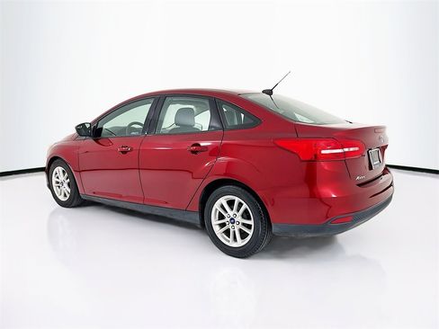 Used 2017 Ford Focus SE image 3