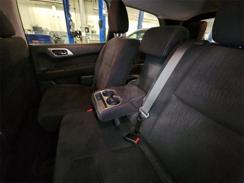 Used 2015 Nissan Pathfinder SV image 34