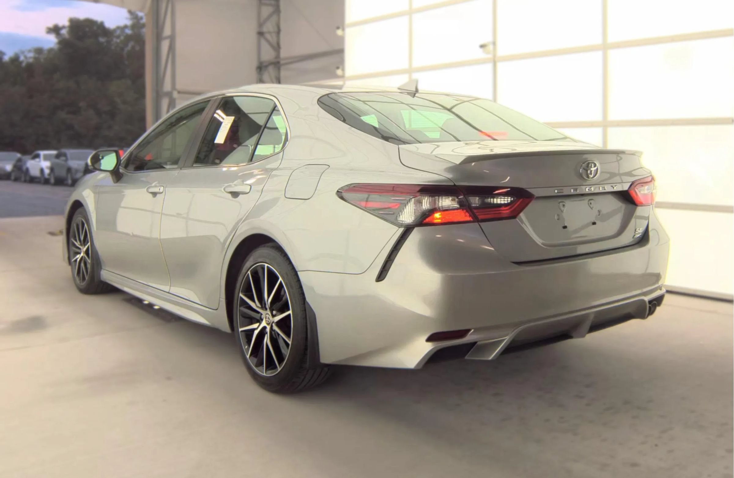 Used 2021 Toyota Camry SE w/ Cold Weather Package AWD/4WD image 8