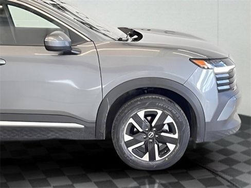 Used 2025 Nissan Kicks SV image 5