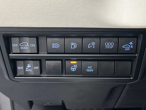 Used 2024 Toyota Sequoia Capstone AWD/4WD image 28