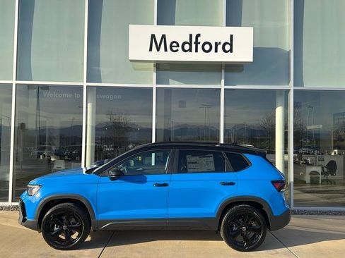 New 2025 Volkswagen Taos SE image 7