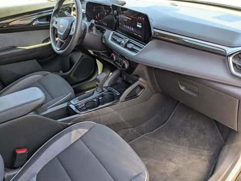 Used 2025 Chevrolet TrailBlazer LT AWD/4WD image 30
