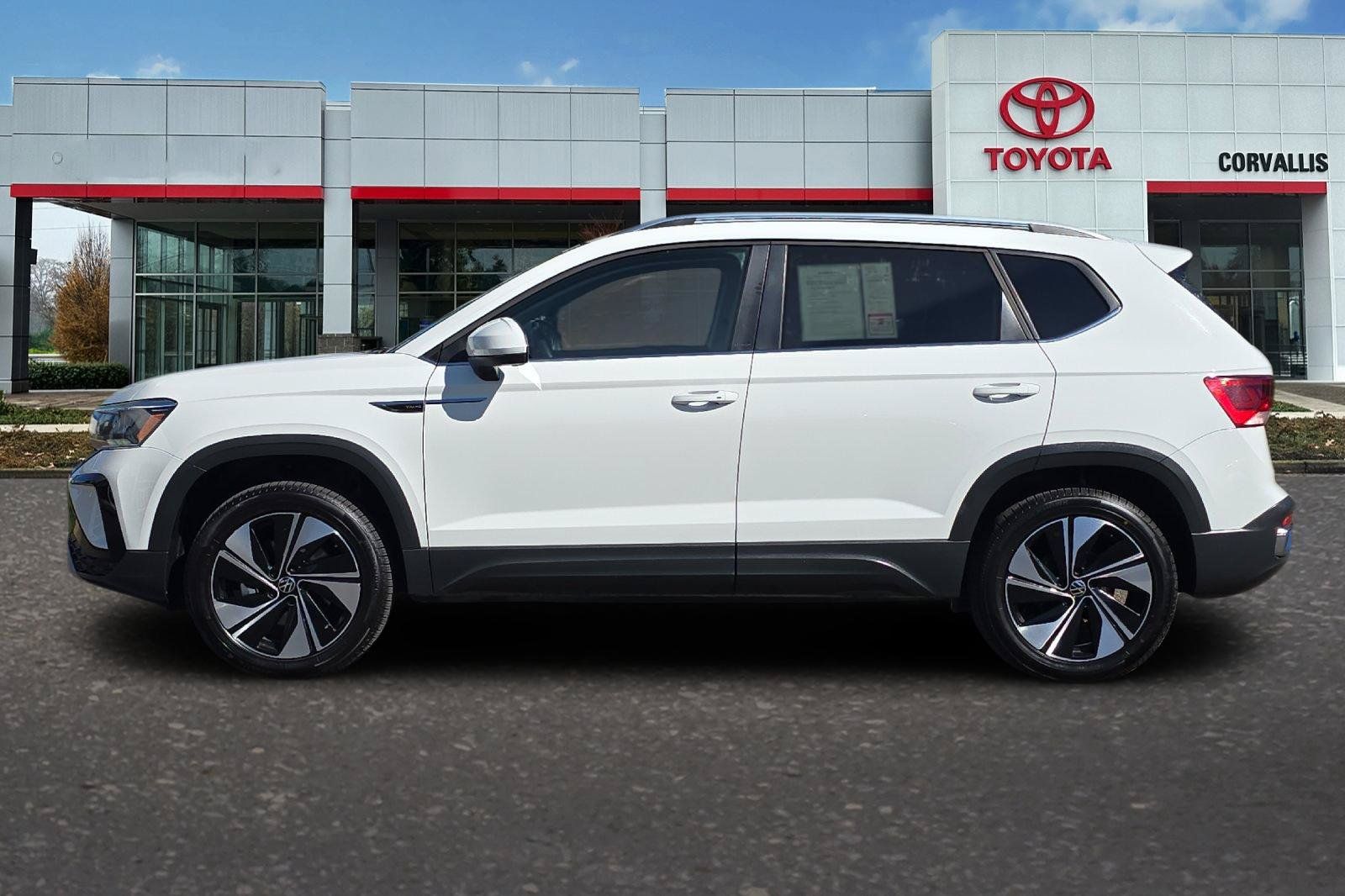 Used 2024 Volkswagen Taos SE AWD/4WD image 7