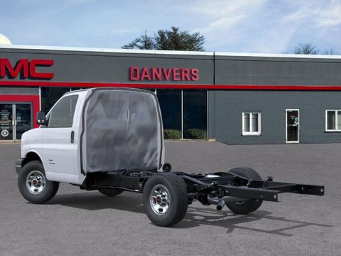New 2026 GMC Savana 3500 1WT w/ Driver Convenience Package image 27