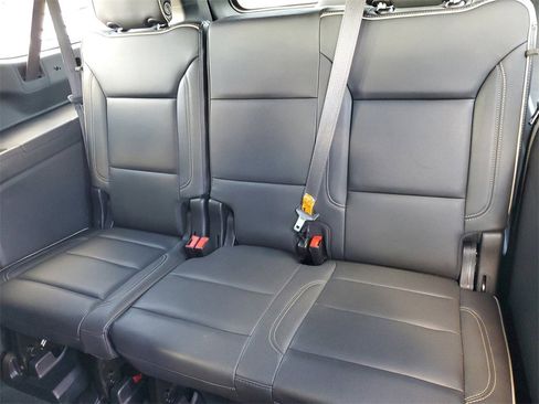 Used 2024 Chevrolet Suburban Premier image 23