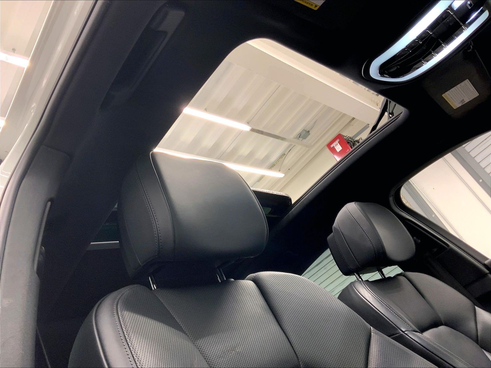 Certified 2023 Porsche Macan AWD/4WD image 26