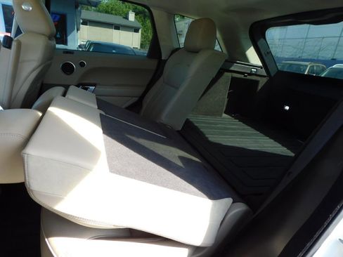 Used 2016 Land Rover Range Rover Sport HSE image 28