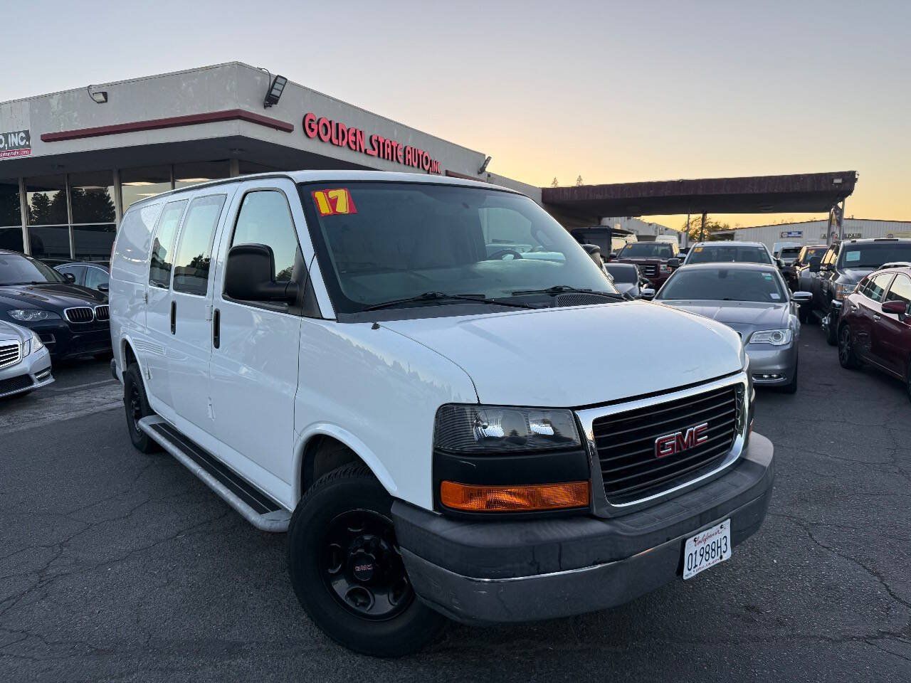 Used 2017 GMC Savana 2500 RWD image 1