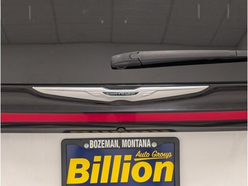 Used 2025 Chrysler Pacifica Select FWD image 5