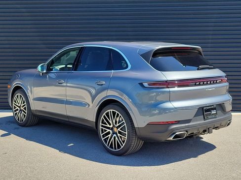 New 2026 Porsche Cayenne Base image 3