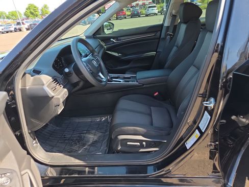 Used 2018 Honda Accord EX image 19
