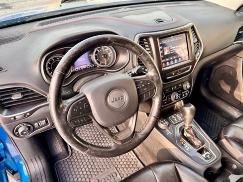 Used 2020 Jeep Cherokee Trailhawk w/ Cold Weather Group AWD/4WD image 10