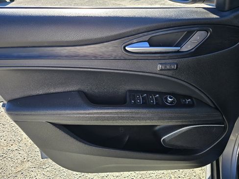 Used 2018 Alfa Romeo Stelvio AWD image 9