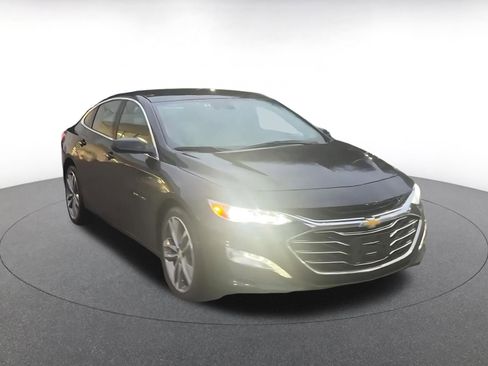 Used 2024 Chevrolet Malibu LT image 3
