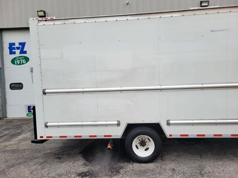 Used 2022 Ford E-350 and Econoline 350 Super Duty image 38