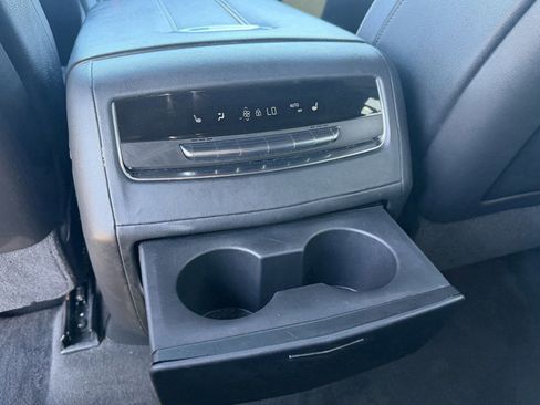Used 2021 Cadillac Escalade Luxury RWD image 18