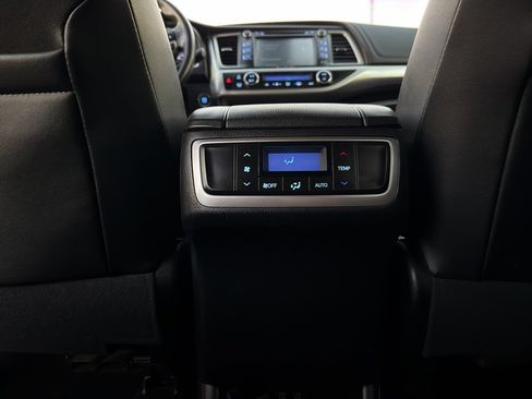 Used 2017 Toyota Highlander XLE image 23