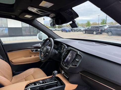 Used 2018 Volvo XC90 T6 Momentum w/ Convenience Package AWD/4WD image 27
