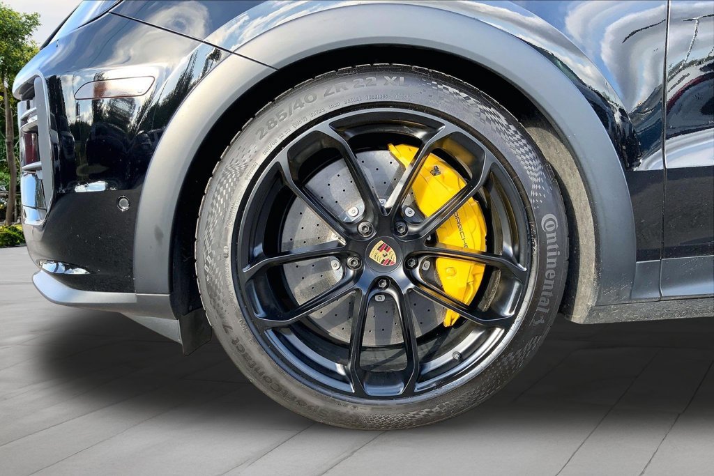 Used 2024 Porsche Cayenne Turbo GT AWD/4WD image 32