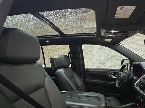 Used 2021 Chevrolet Tahoe Z71 w/ Luxury Package AWD/4WD image 12