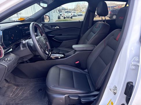 Certified 2025 Chevrolet Trax RS w/ Sunroof Package image 11