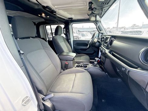 Used 2022 Jeep Gladiator Willys image 32