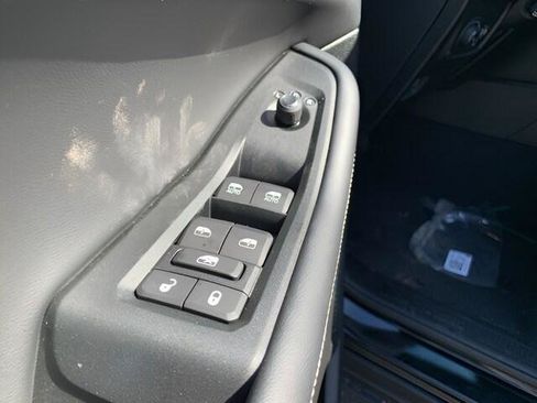 Certified 2025 Jeep Grand Cherokee Limited w/ Luxury Tech Group II AWD/4WD image 17
