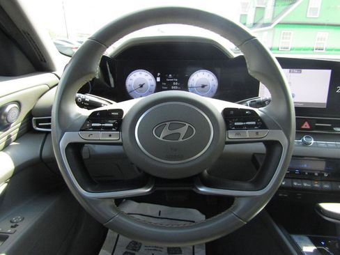 Used 2024 Hyundai Elantra SEL w/ Convenience Package FWD image 15