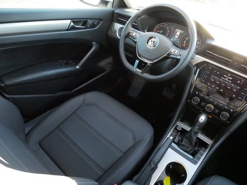 Used 2020 Volkswagen Passat 2.0T SE w/ Sunroof Package image 9