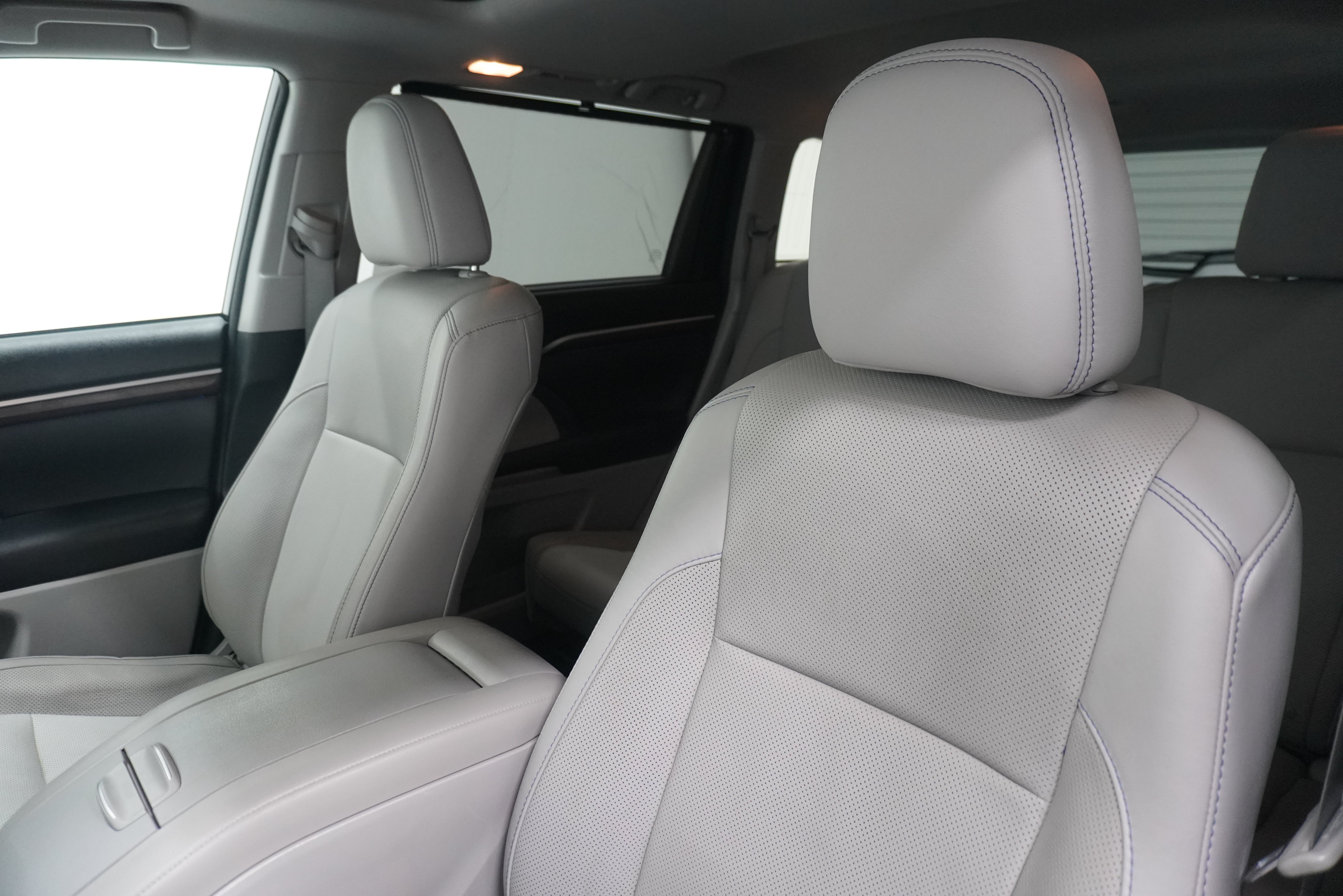 Used 2015 Toyota Highlander Limited FWD image 11