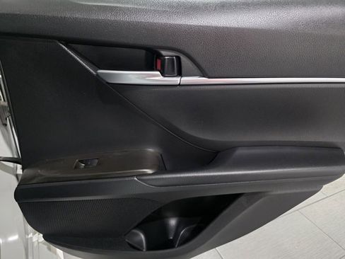 Used 2024 Toyota Camry SE image 12