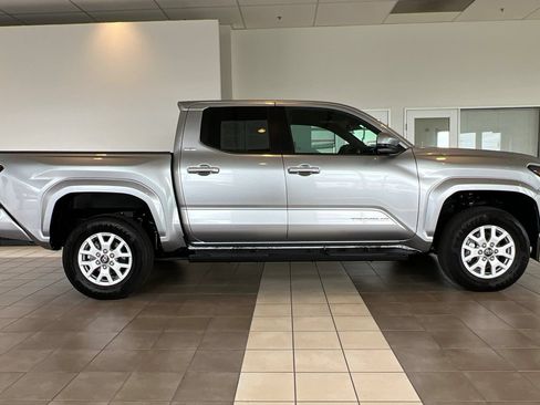 Certified 2025 Toyota Tacoma SR5 w/ SR5 Upgrade Package AWD/4WD image 3