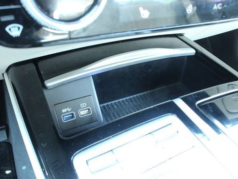 Used 2022 Genesis G80 2.5T AWD/4WD image 19