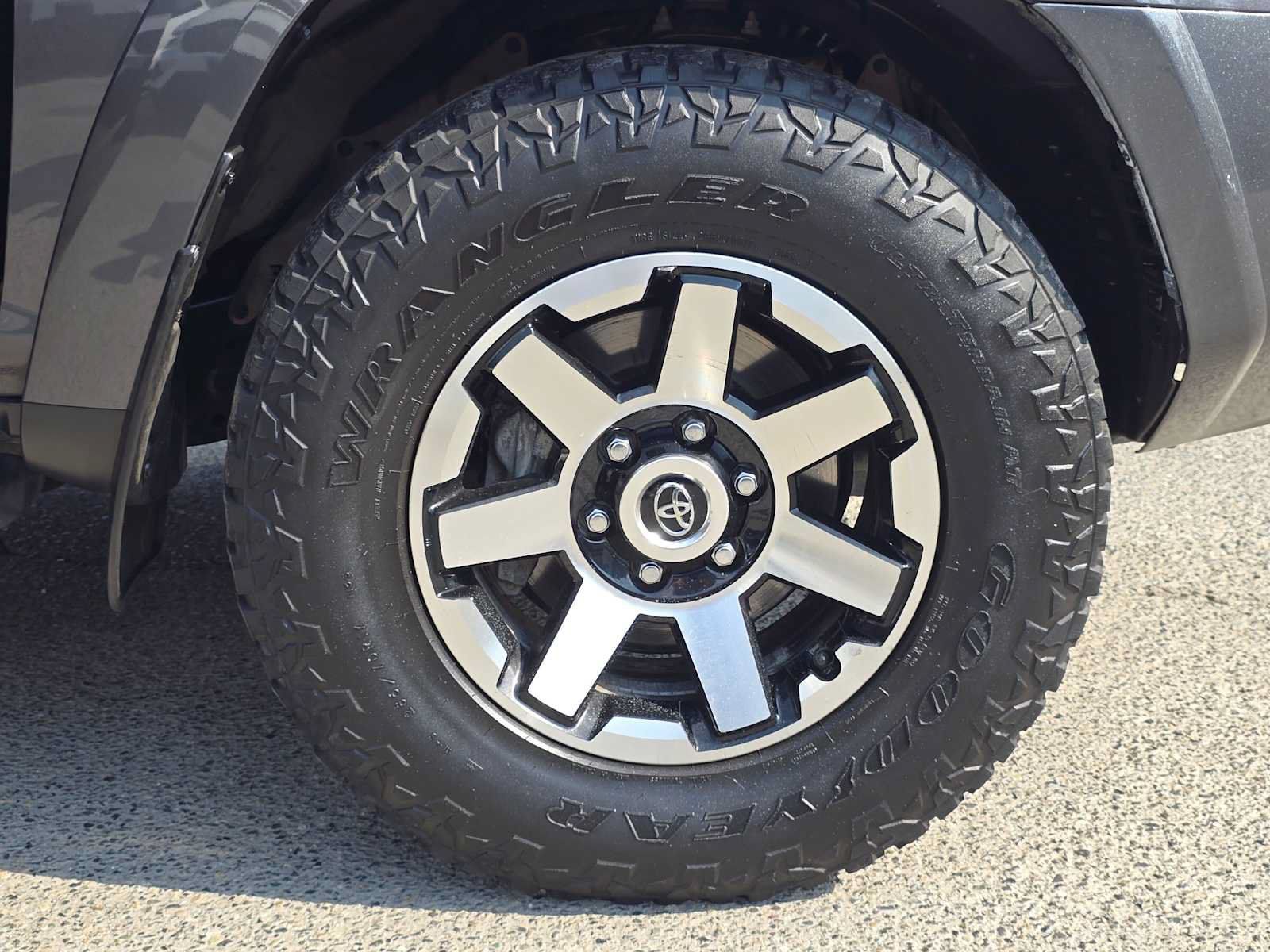 Used 2023 Toyota 4Runner TRD Off-Road Premium w/ Moonroof Package AWD/4WD image 9