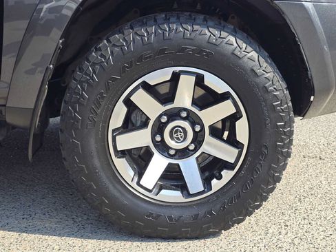 Used 2023 Toyota 4Runner TRD Off-Road Premium w/ Moonroof Package AWD/4WD image 9