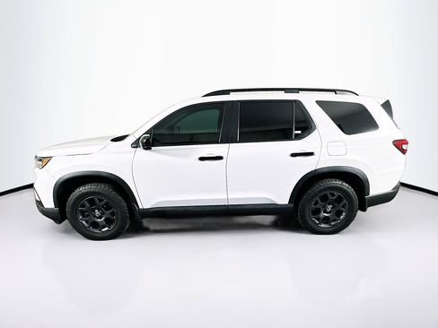 Used 2025 Honda Pilot TrailSport image 4