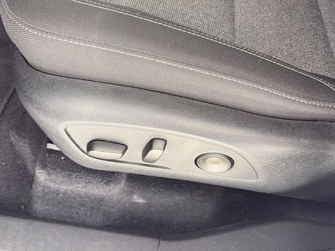 Used 2025 GMC Acadia Elevation FWD image 9