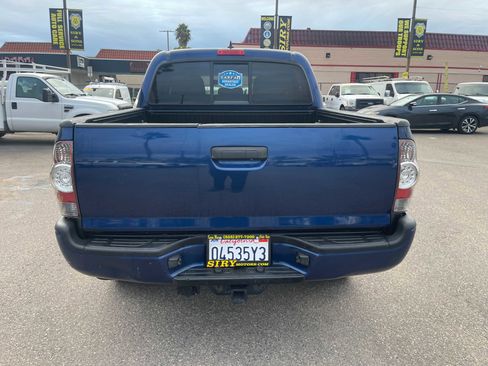 Used 2014 Toyota Tacoma PreRunner w/ TRD Sport Package image 4