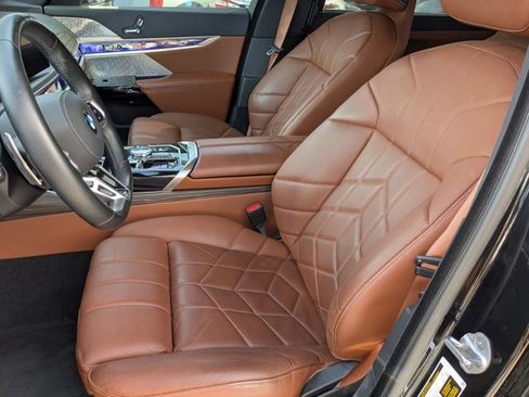 Used 2024 BMW 760i xDrive w/ Executive Package image 15