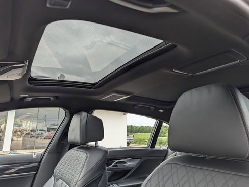 Used 2022 BMW 740i xDrive w/ M Sport Package image 30