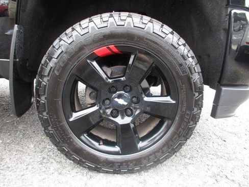 Used 2017 Chevrolet Silverado 1500 LT w/ Redline Edition AWD/4WD image 17