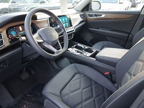 Used 2024 Volkswagen Atlas SE AWD/4WD image 13