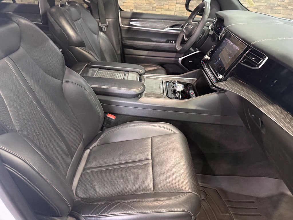 Used 2022 Jeep Wagoneer Series III w/ Premium Group I AWD/4WD image 31