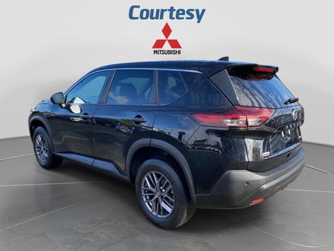Used 2021 Nissan Rogue S AWD/4WD image 3