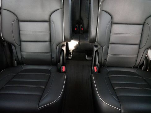 Used 2023 GMC Acadia Denali w/ Black Diamond Edition image 13