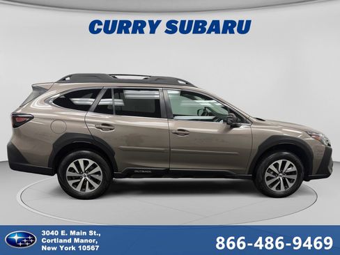 Used 2023 Subaru Outback Premium AWD/4WD image 6