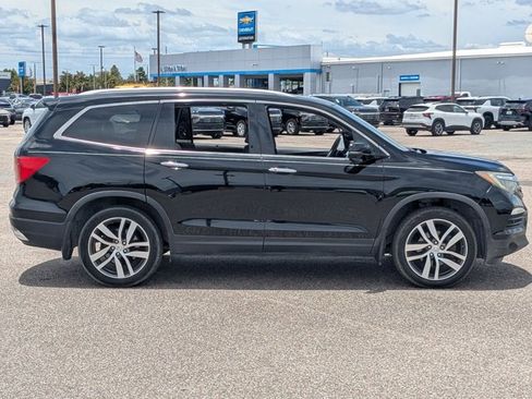 Used 2017 Honda Pilot Touring image 4
