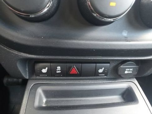 Used 2015 Jeep Patriot Latitude AWD/4WD image 18
